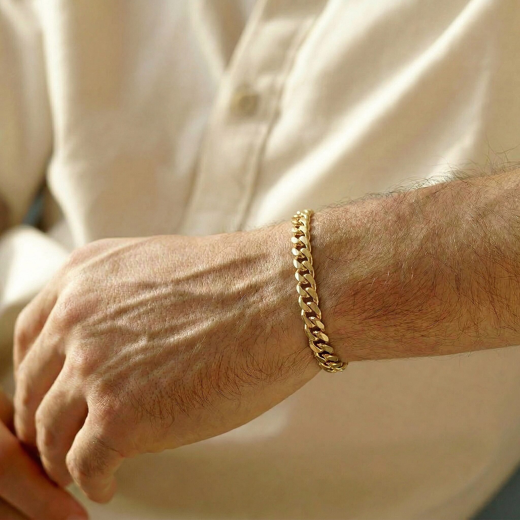 9K Yellow Gold High Finish Curb Chain Bracelet 7.25 Inch, 4.5 grams