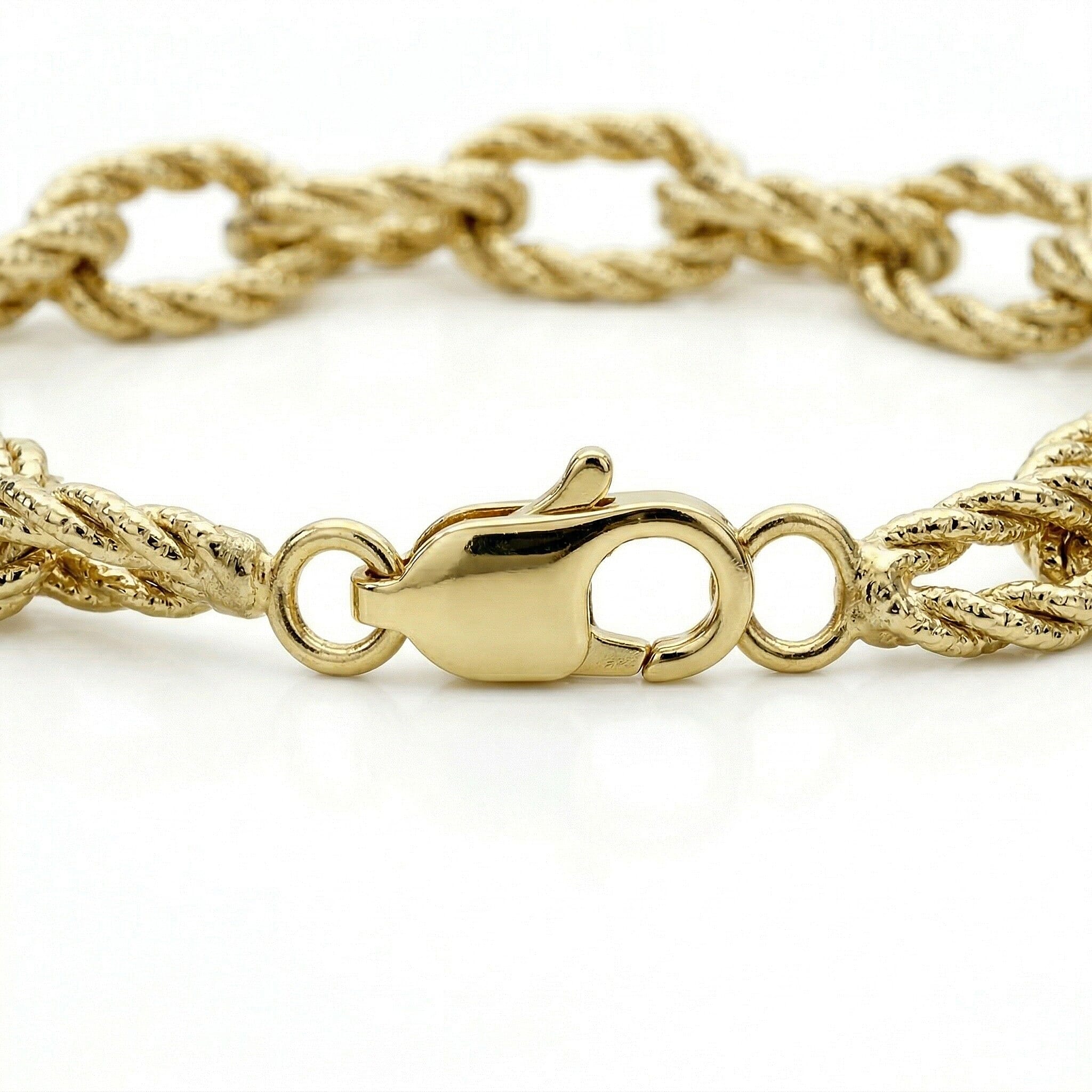 9K Yellow Gold Textured Oval Link Bracelet 7.5 Inch, 4.5 grams