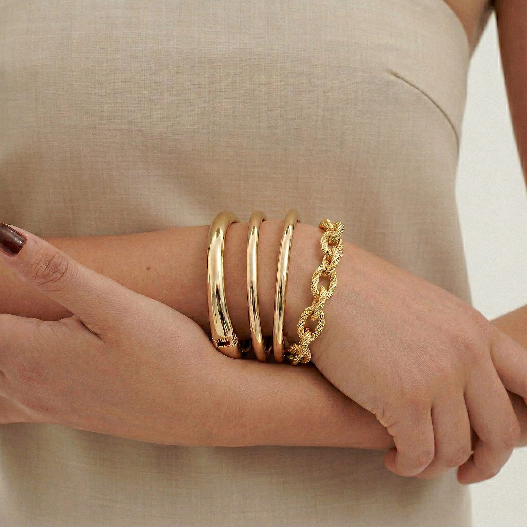 9K Yellow Gold Textured Oval Link Bracelet 7.5 Inch, 4.5 grams