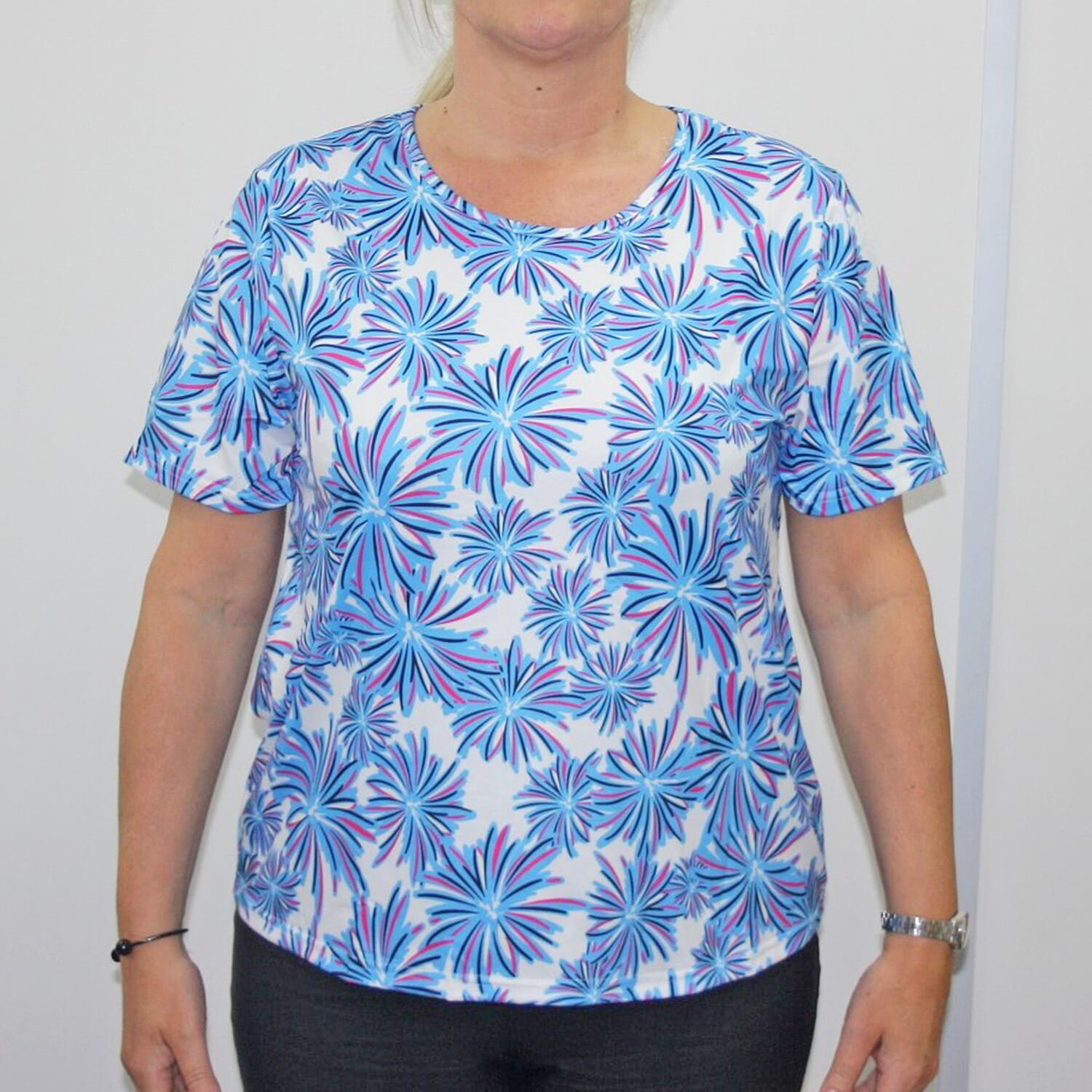 Aura Boutique Printed Short Sleeve Top (Size L) - White & Blue