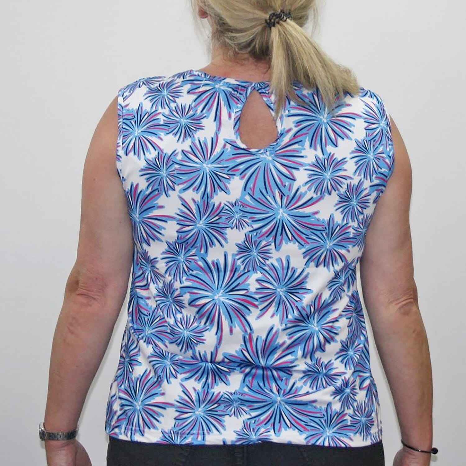 Aura Boutique Printed Sleeveless Top (Size L) - White & Blue