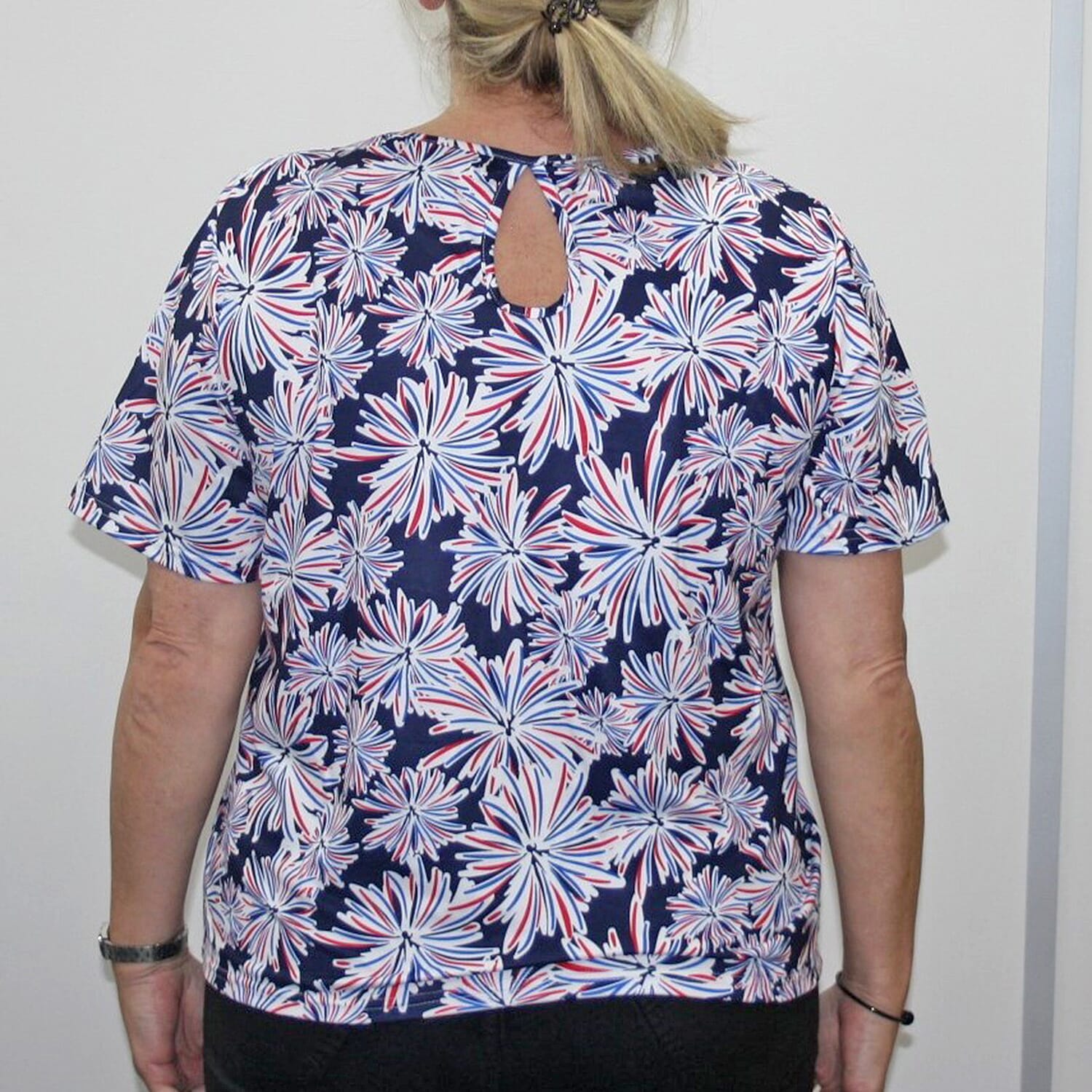 Aura Boutique Printed Short Sleeves Top (Size M) - Navy