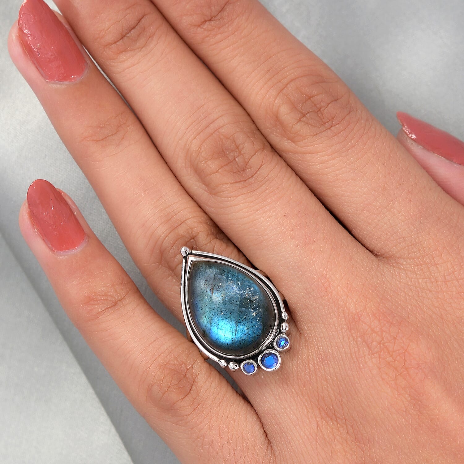 Sajen Silver Gem Vitality Collection - Labradorite, Rainbow Iris Doublet Quartz Enamelled Ring in Rhodium Overlay Sterling Silver 5.920 Ct, Silver wt 6.90 Gms
