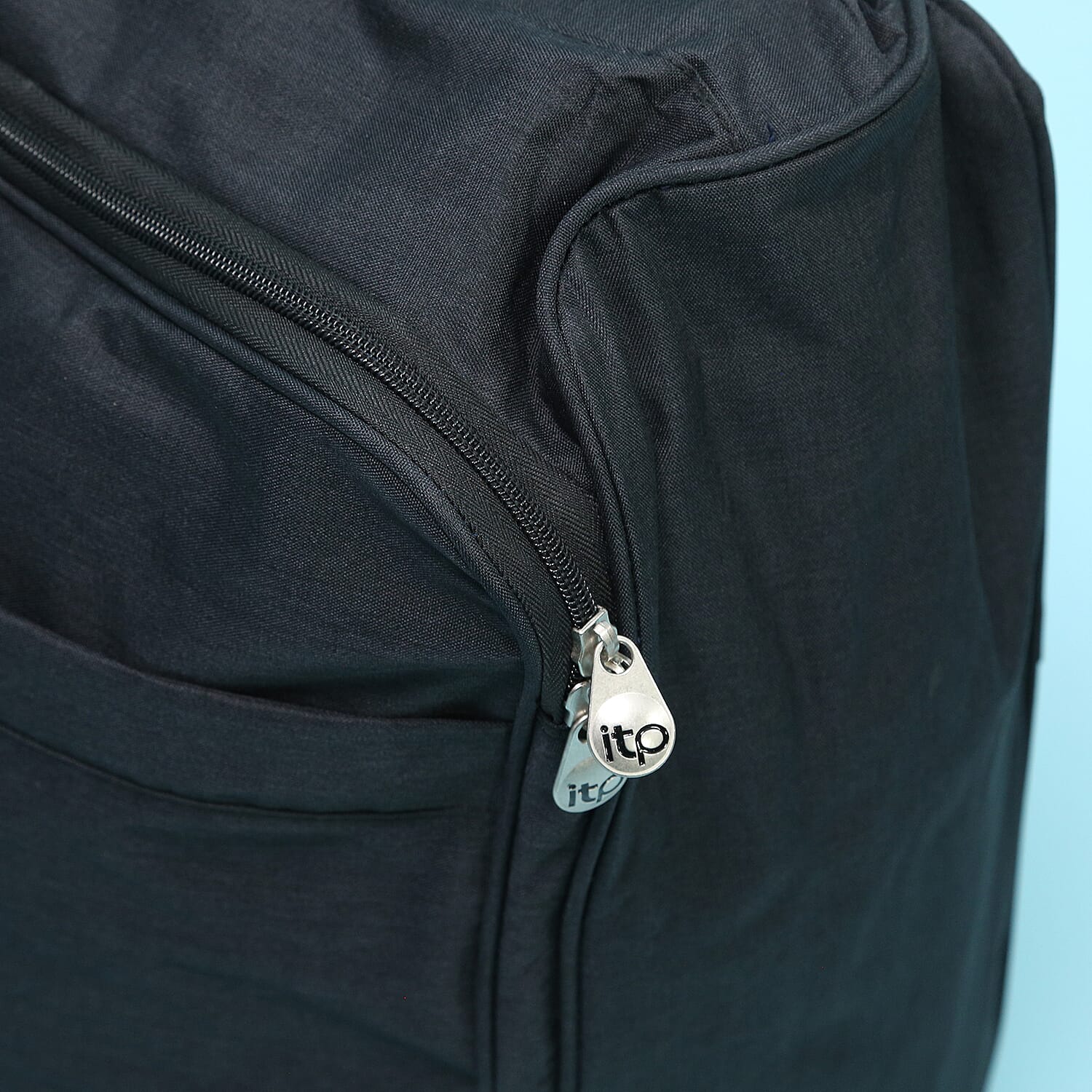 Black Cabin Bag with 55cm Extendable Arms