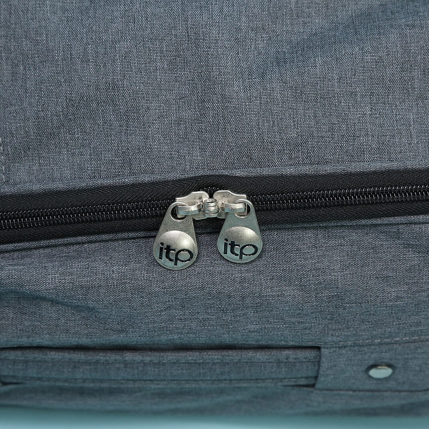 Black Cabin Bag with 55cm Extendable Arms