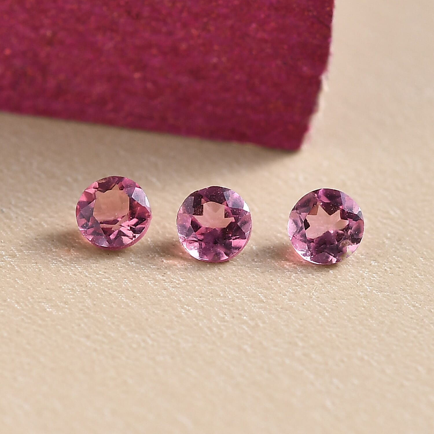 Rubellite Round 2.75 mm 0.23 Ct.
