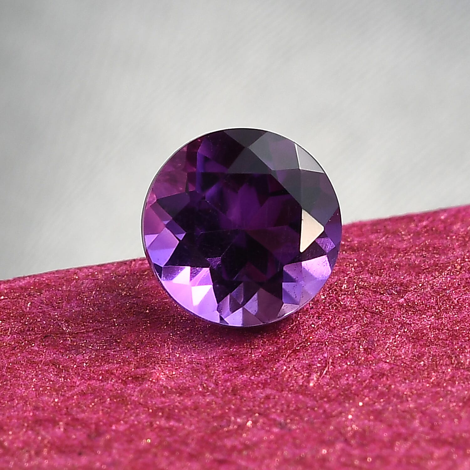 AA Moroccan Amethyst Round 5 mm 0.41 Ct.