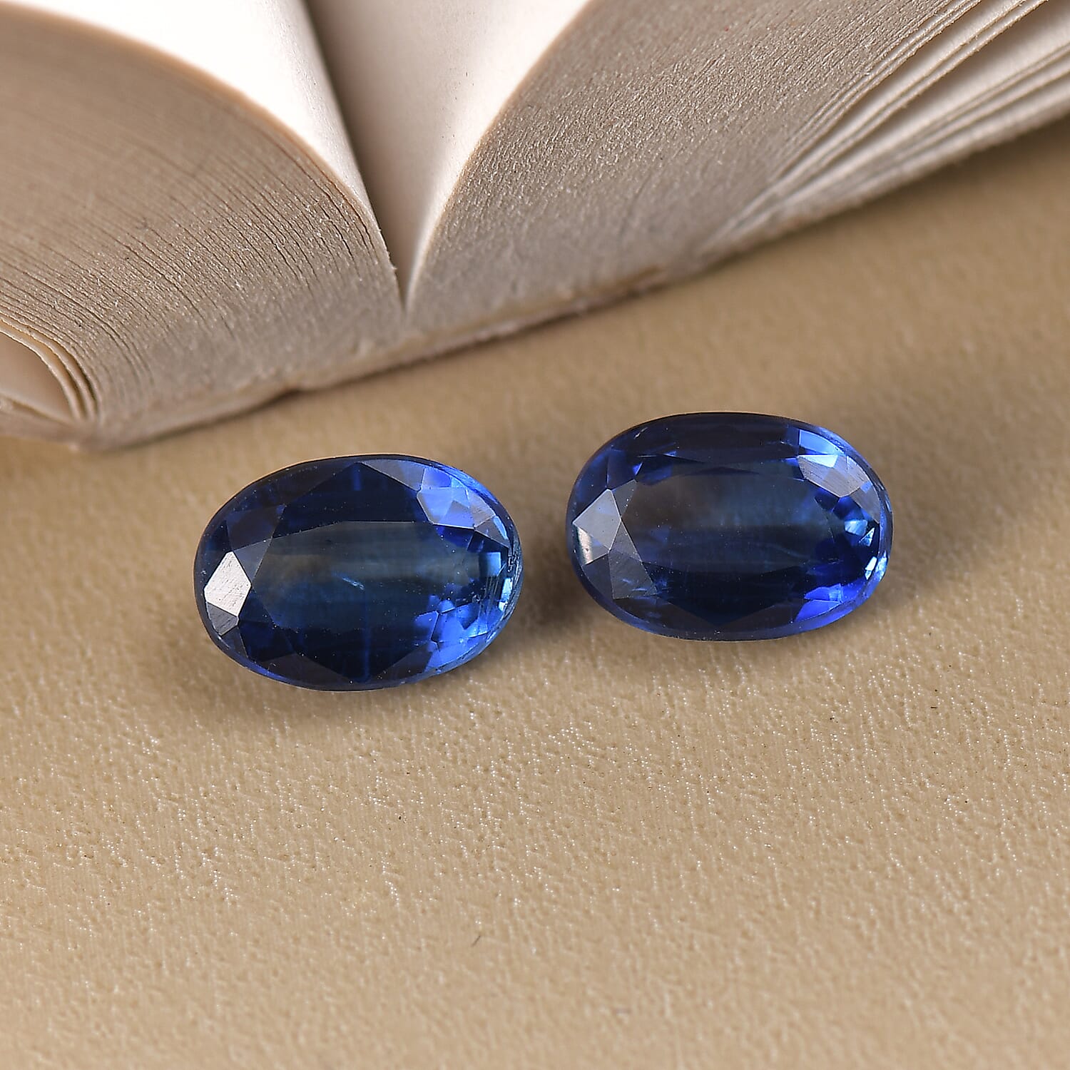 Set of 2 - Kyanite Oval 7x5 mm 1.90 Ct.