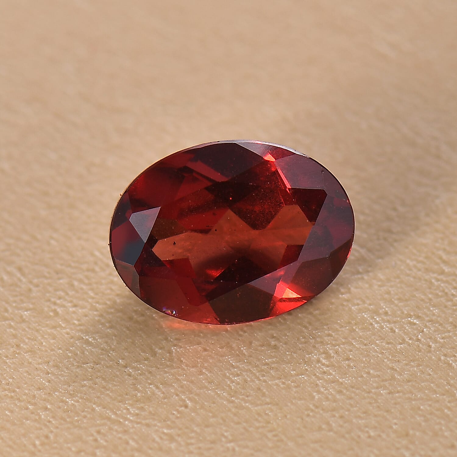 Mozambique Garnet Oval 8x6 mm 1.18 Ct.
