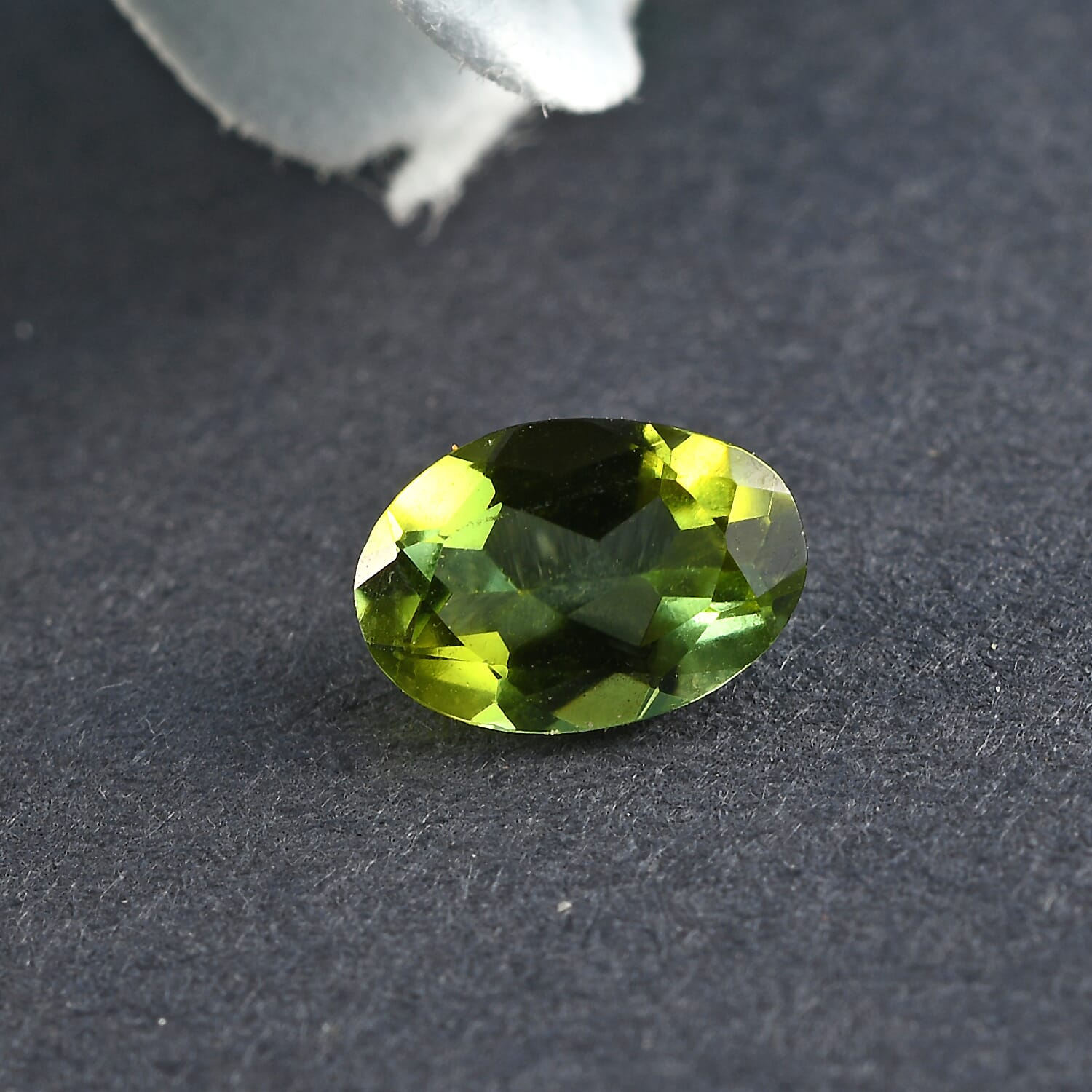 Green Tourmaline Oval 6x4 mm 0.4 Ct.