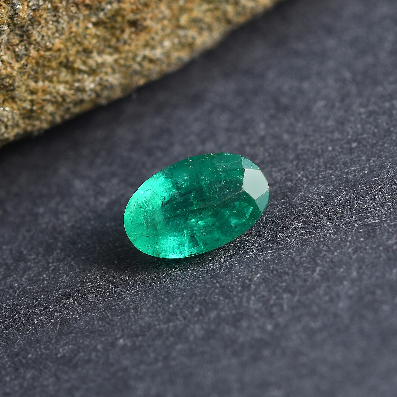 AAA Emerald Oval 5x3 mm 0.18 Ct.