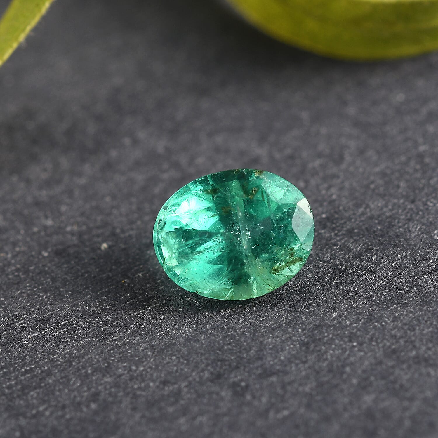 Emerald Oval 5x4 mm 0.25 Ct.
