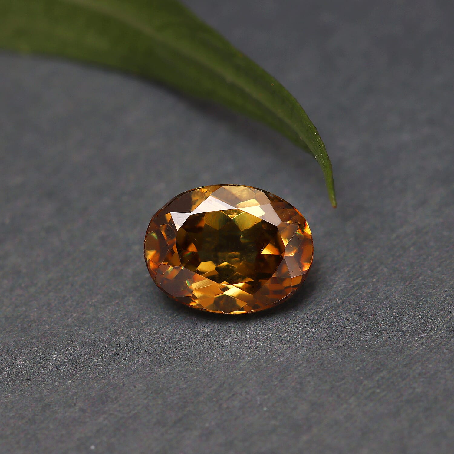 Champagne Demantoid Garnet Oval 8x6 mm 1.50 Ct