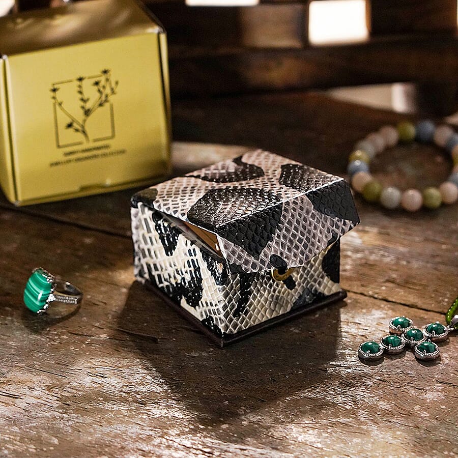 100% Leather Handcrafted Embossed Single Ring Box (Size 7x7x5 Cm) - Grey