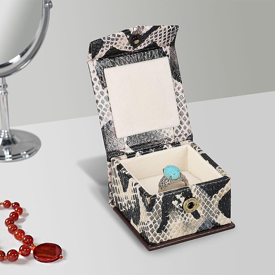 100% Leather Handcrafted Embossed Single Ring Box (Size 7x7x5 Cm) - Grey