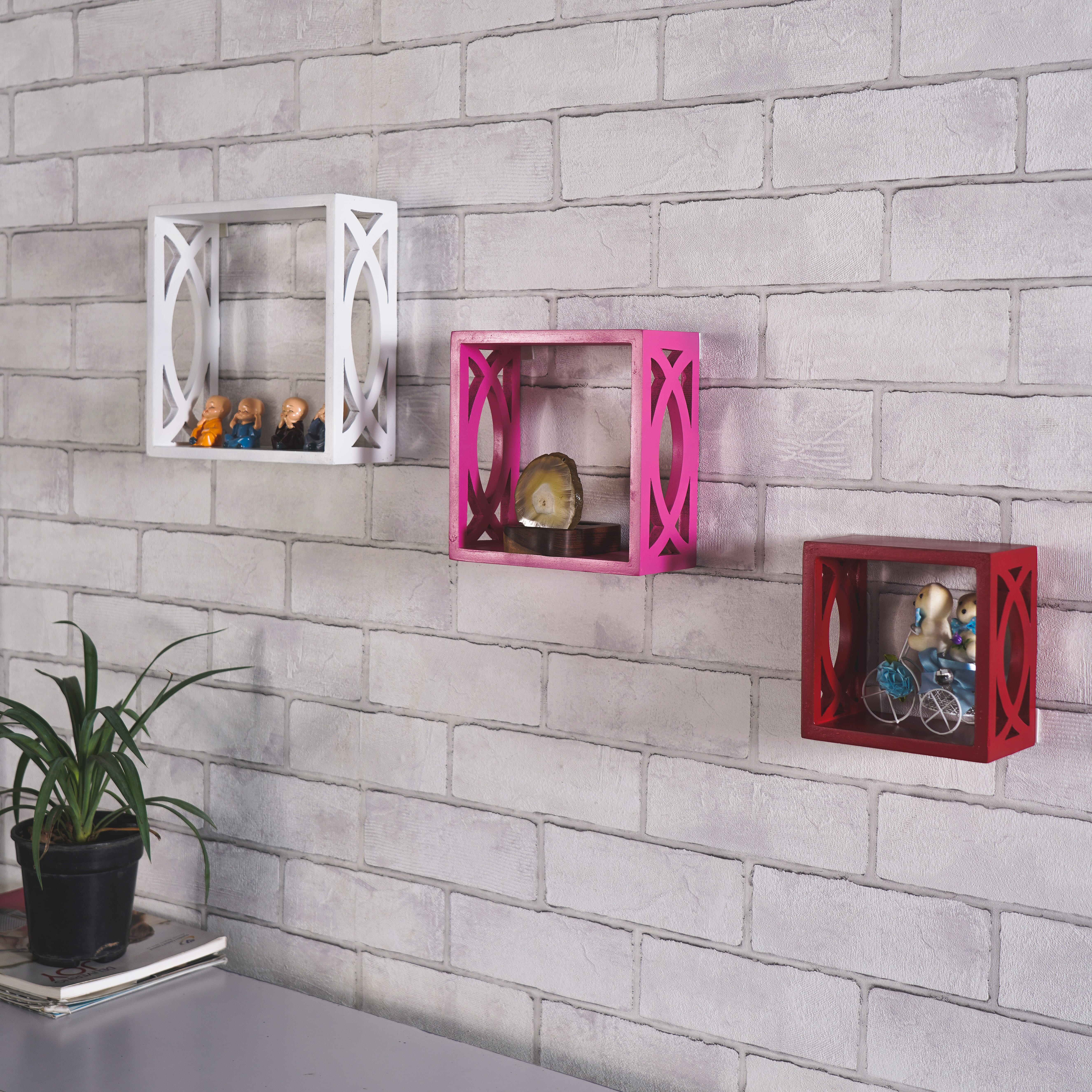 Decorative Set of 3 - Sequential Square Shelves (Size 26x26x10Cm, 21x21x10Cm & 16x16x10Cm) - White, Red & Pink