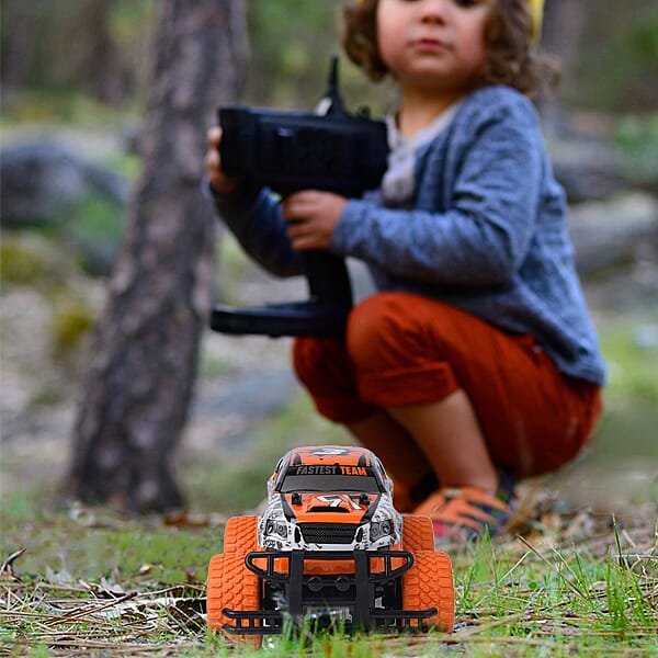 2.4G Remote Control Pickup Truck include Battery (Size 22x15x12 Cm) - Ages 6+