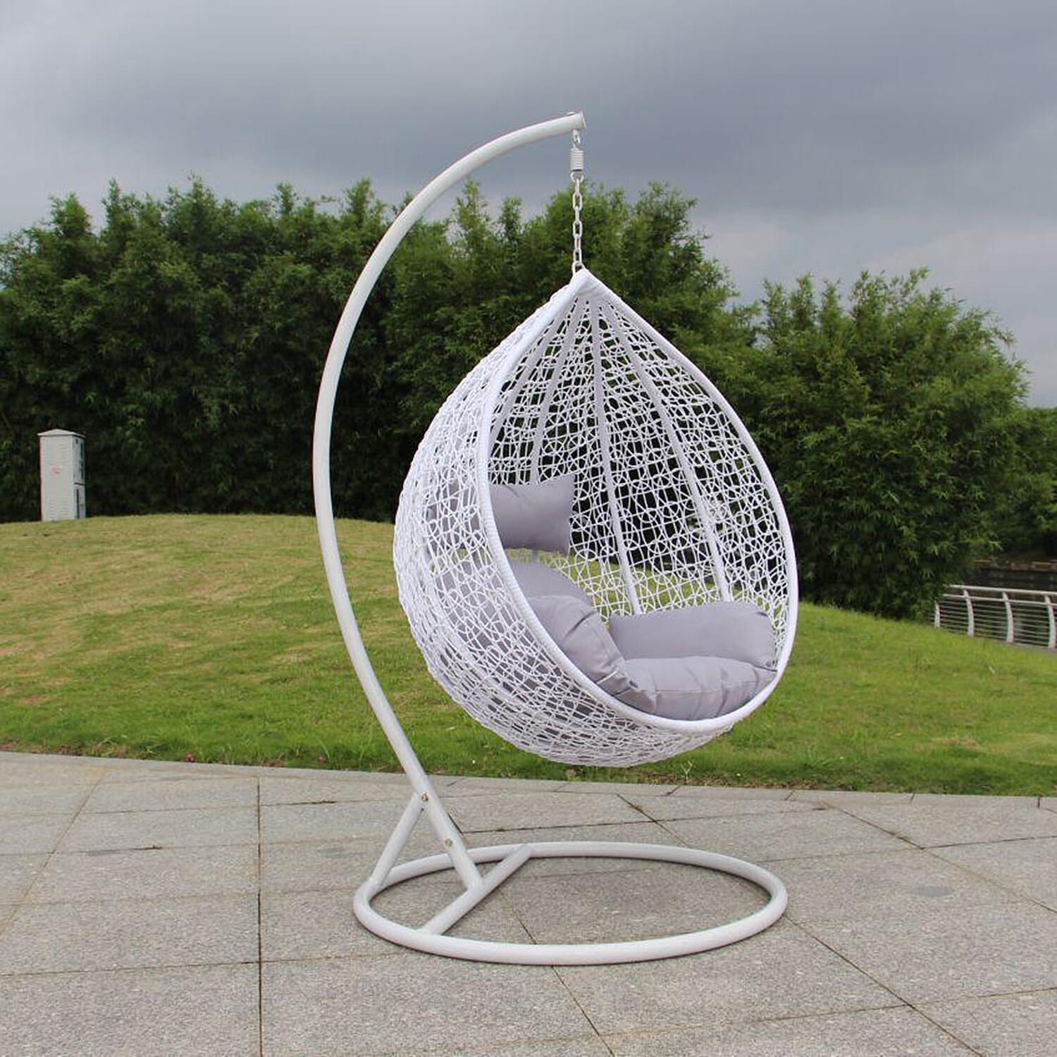Outdoor Swing Chair With Stand - White