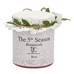 Lemongrass oil gives a strong citrus aroma