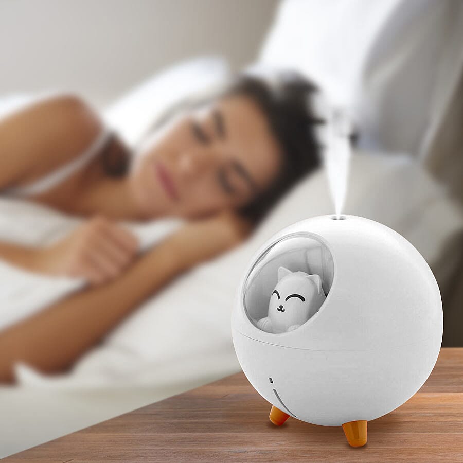 The Fifth Season - Cute Planet Cat Humidifier with 10ml Lavender Fragrance Oil and Colour Changing LED Light - White