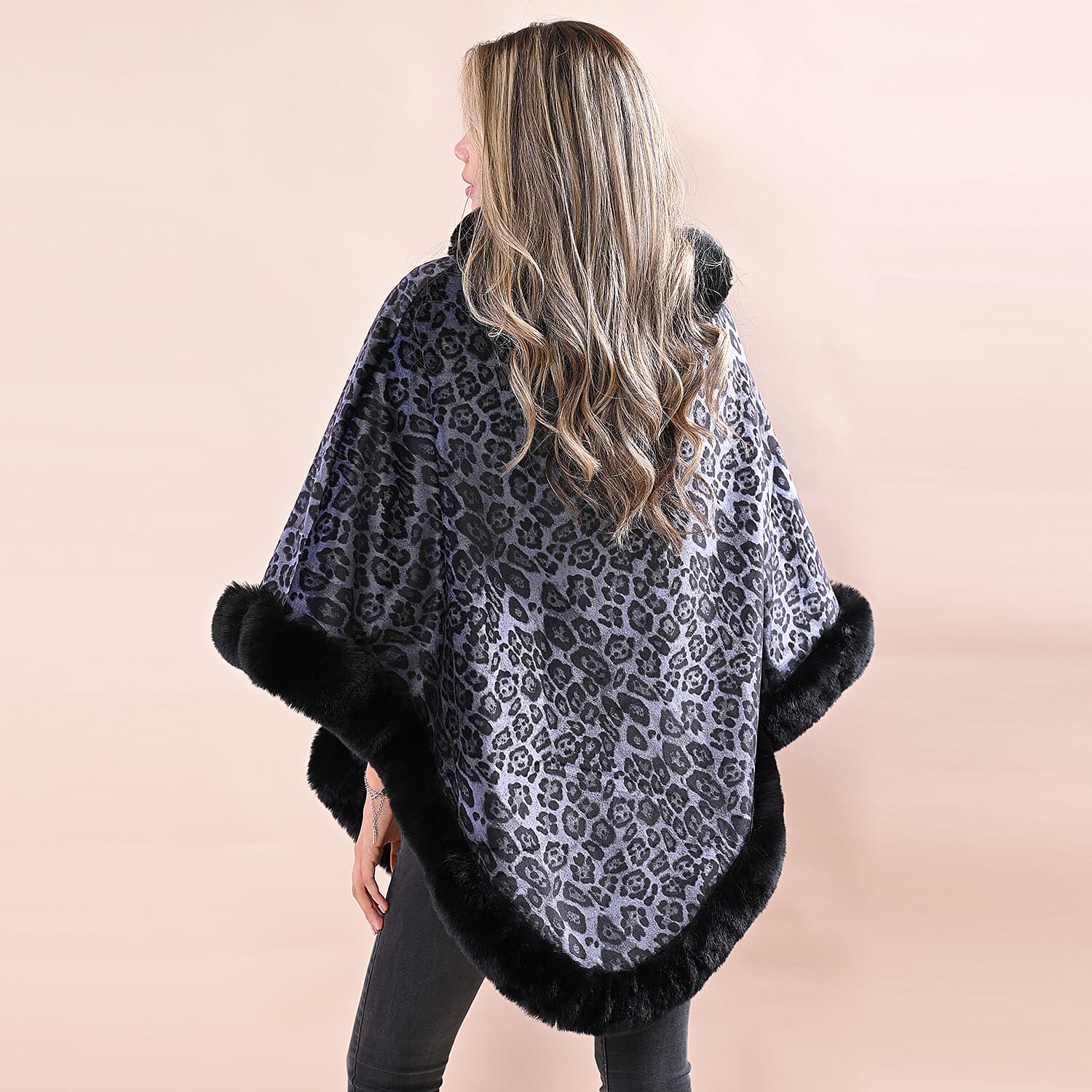 LA MAREY Leopard Pattern Faux Fur Poncho Light Blue