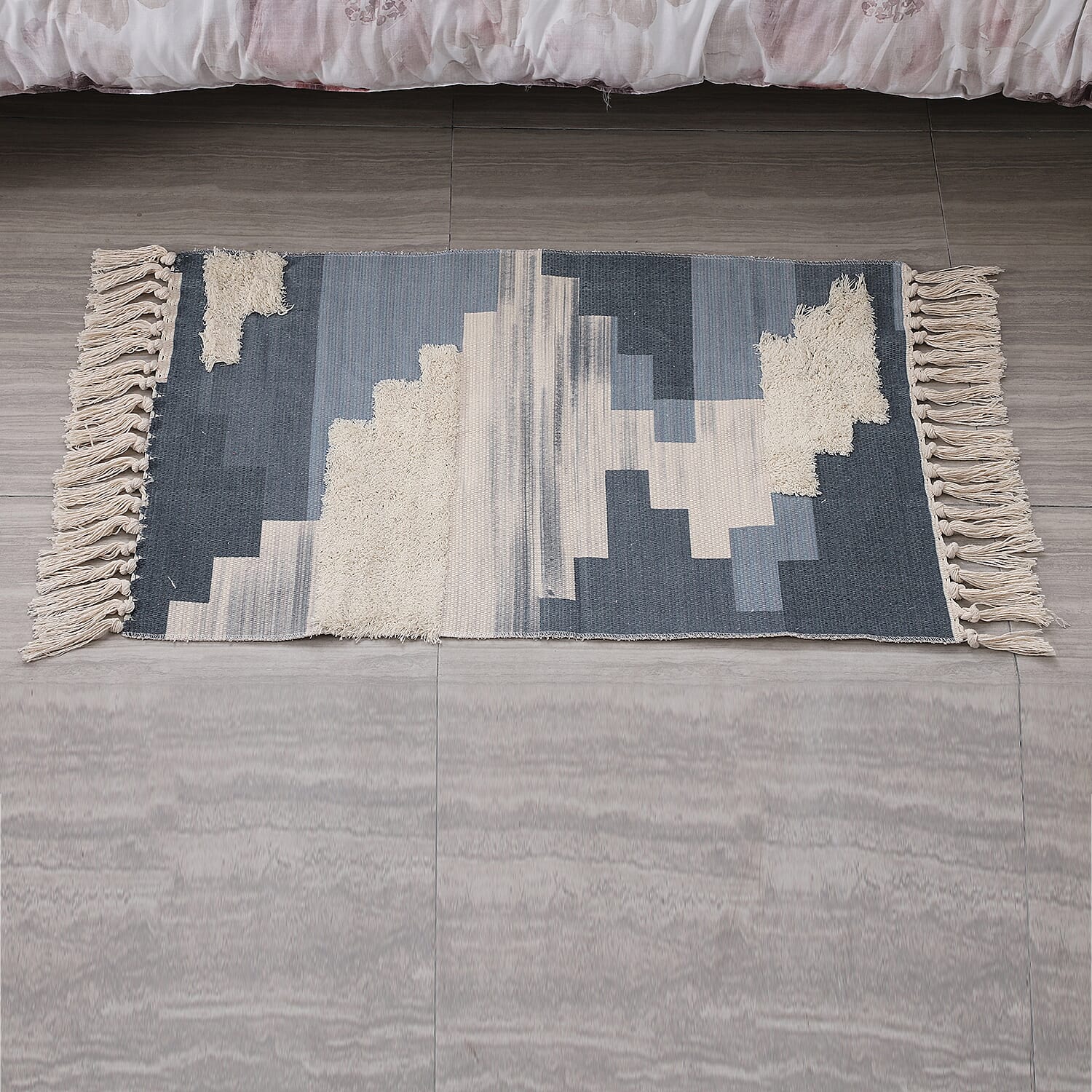 Block Pattern Tufted Rug with Tassel in Cream and Light Grey (Size 57x90cm)