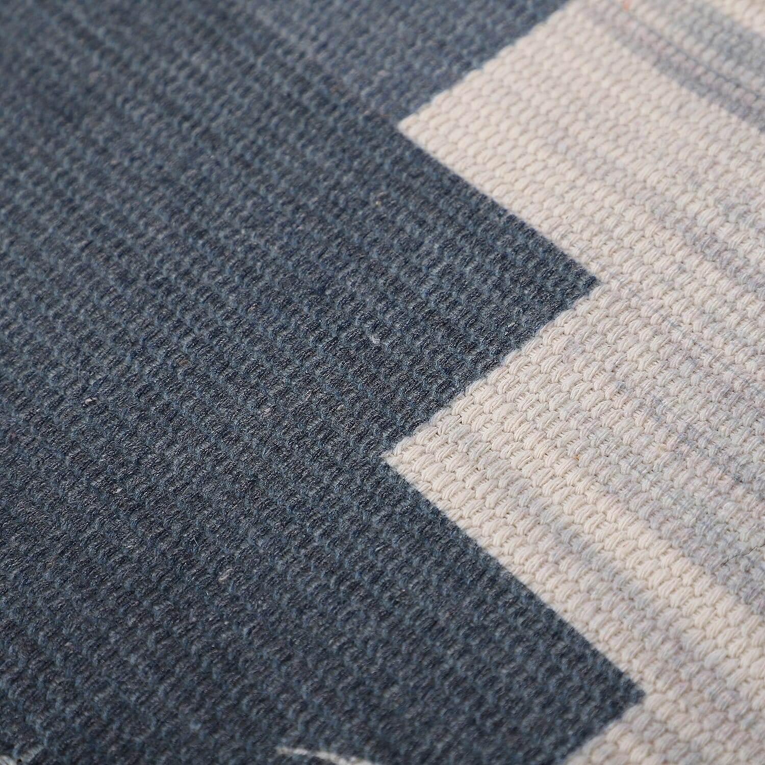 Block Pattern Tufted Rug with Tassel in Cream and Light Grey (Size 57x90cm)