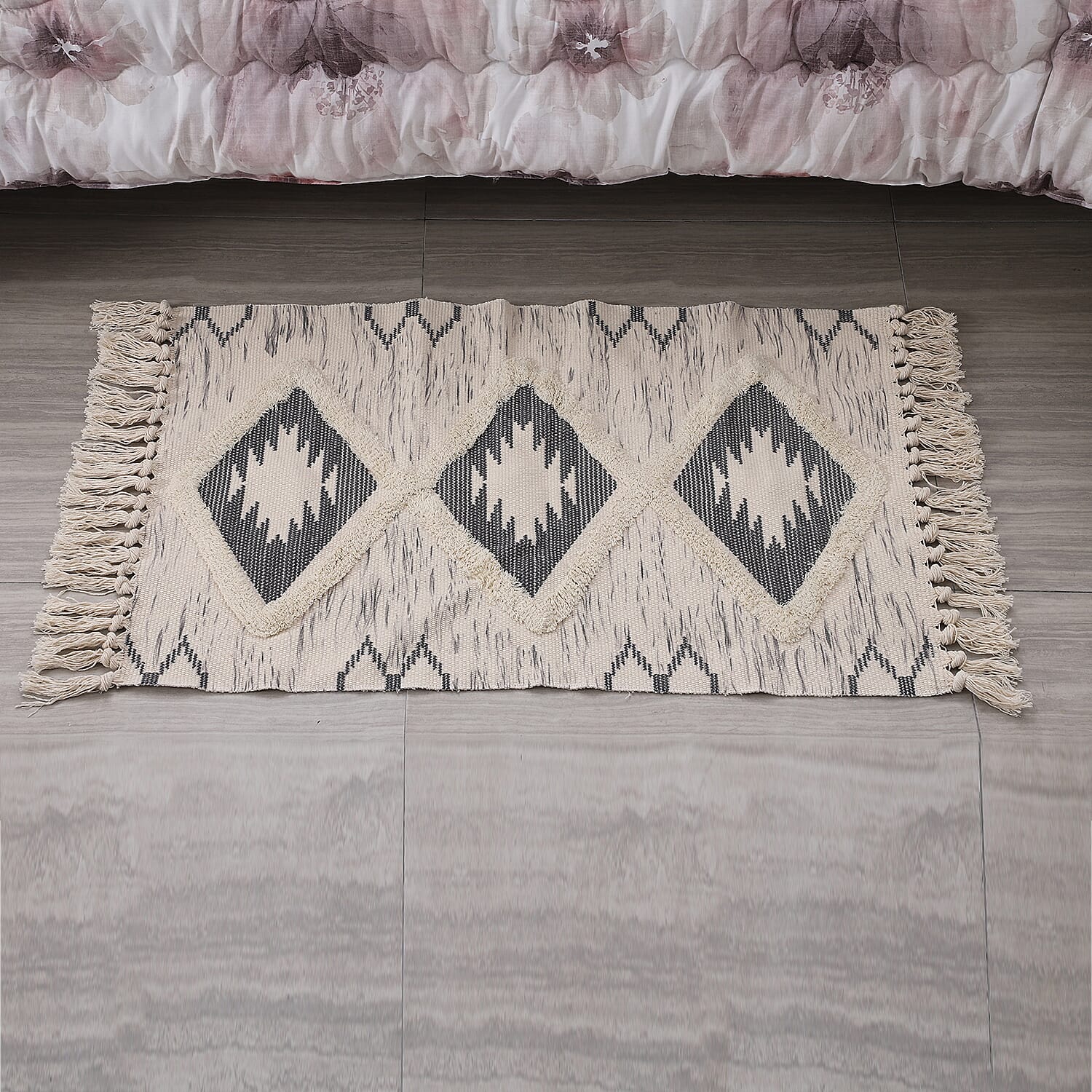 TJC Turkish Pattern Outdoor Tufted Rug with Tassel (Size 57x90cm) - Cream and Grey