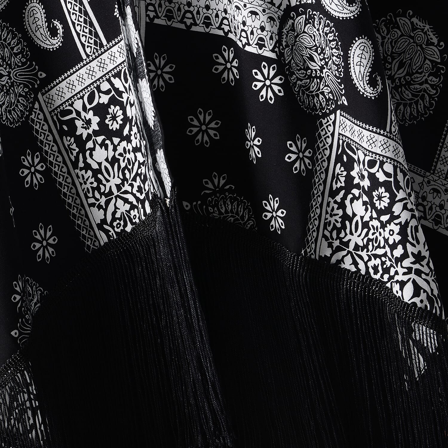 Printed Kimono with Tassel in Black (Size 90x70+15cm)