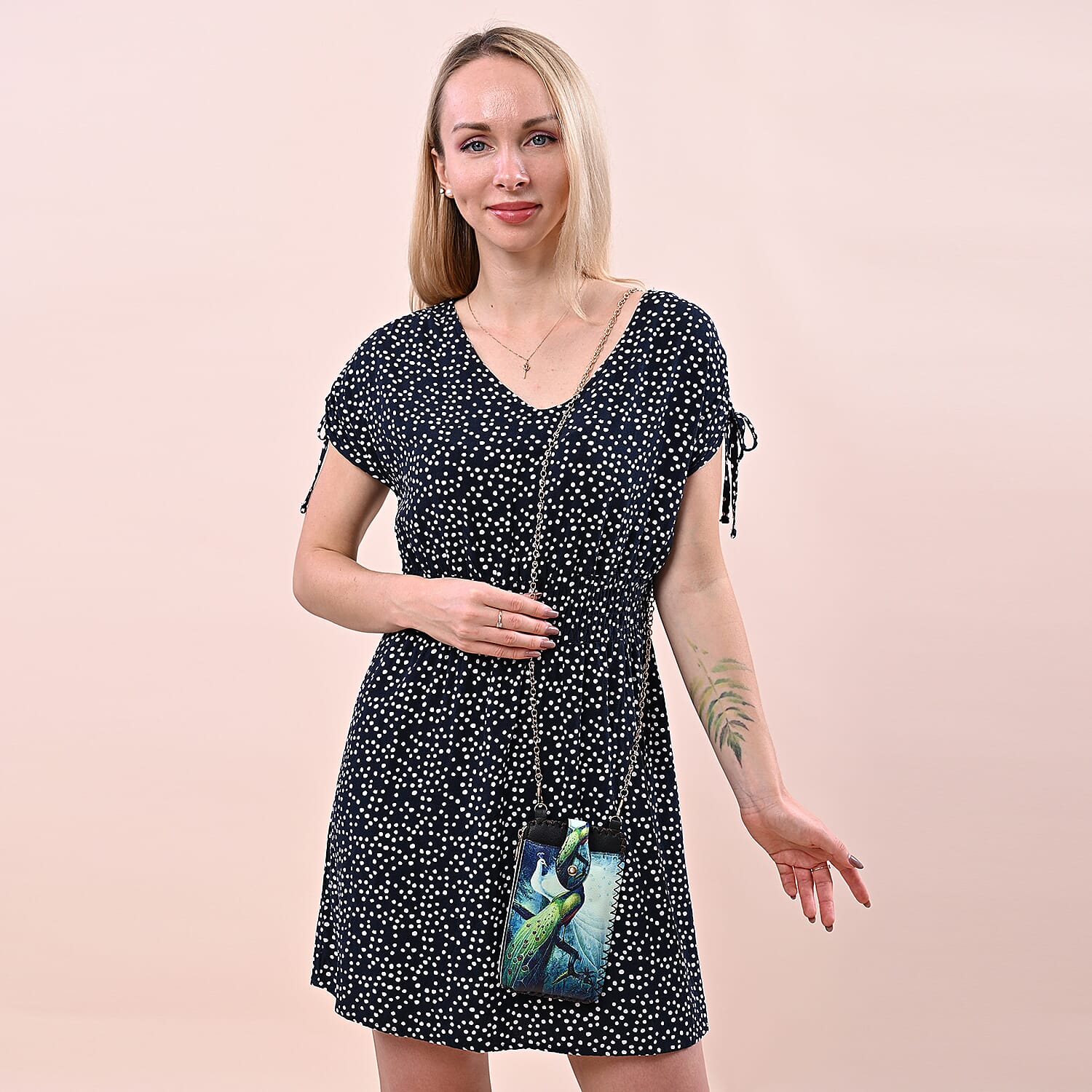 lifestyle Color Beige Dog pattern size/Profile cell phone bag wall (exterior) Semi-PU Lining (interior)