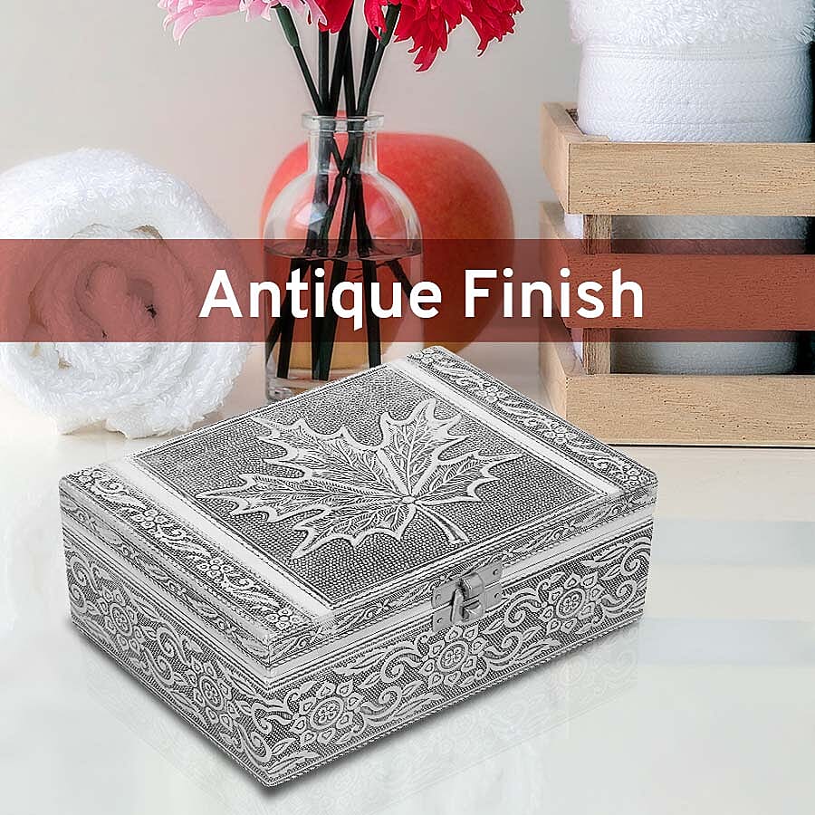 Portable Maple Leaf Pattern Jewellery Box with Tray and Maroon Velvet Lining (Size 18x12x7Cm)