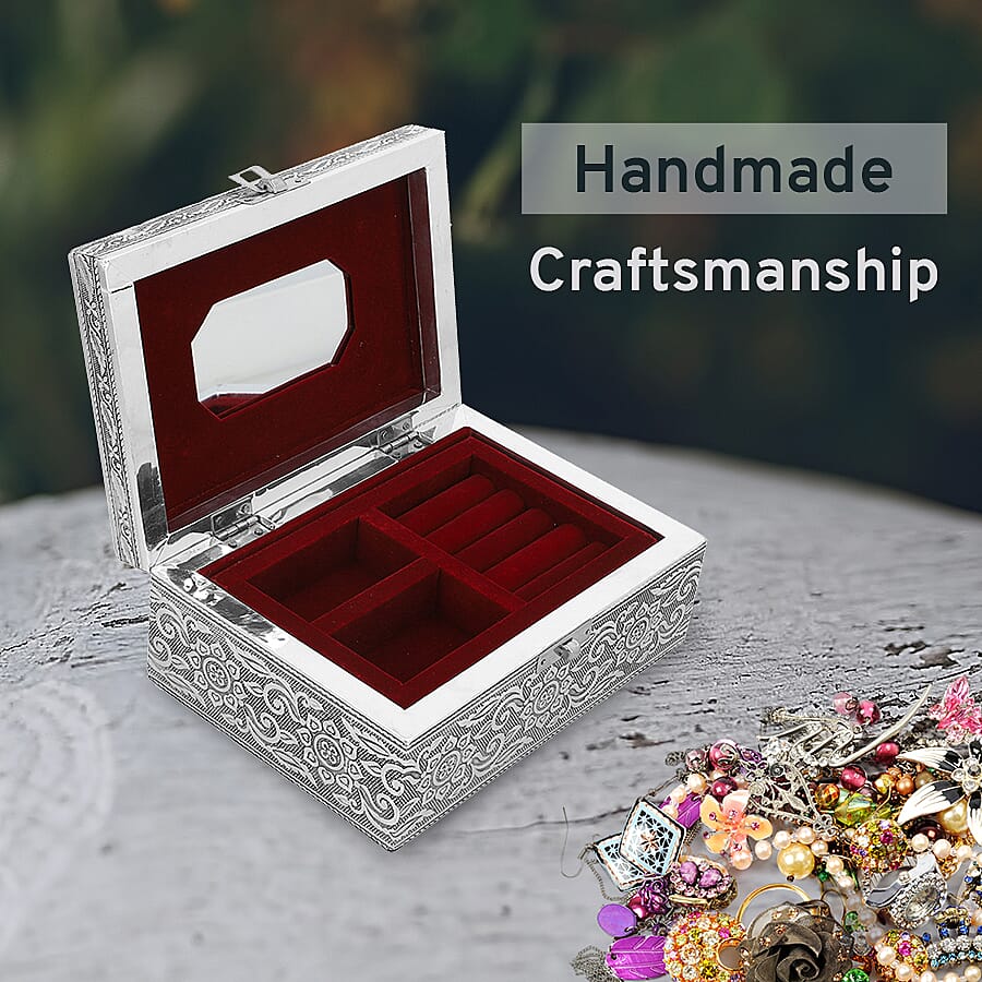 Portable Maple Leaf Pattern Jewellery Box with Tray and Maroon Velvet Lining (Size 18x12x7Cm)