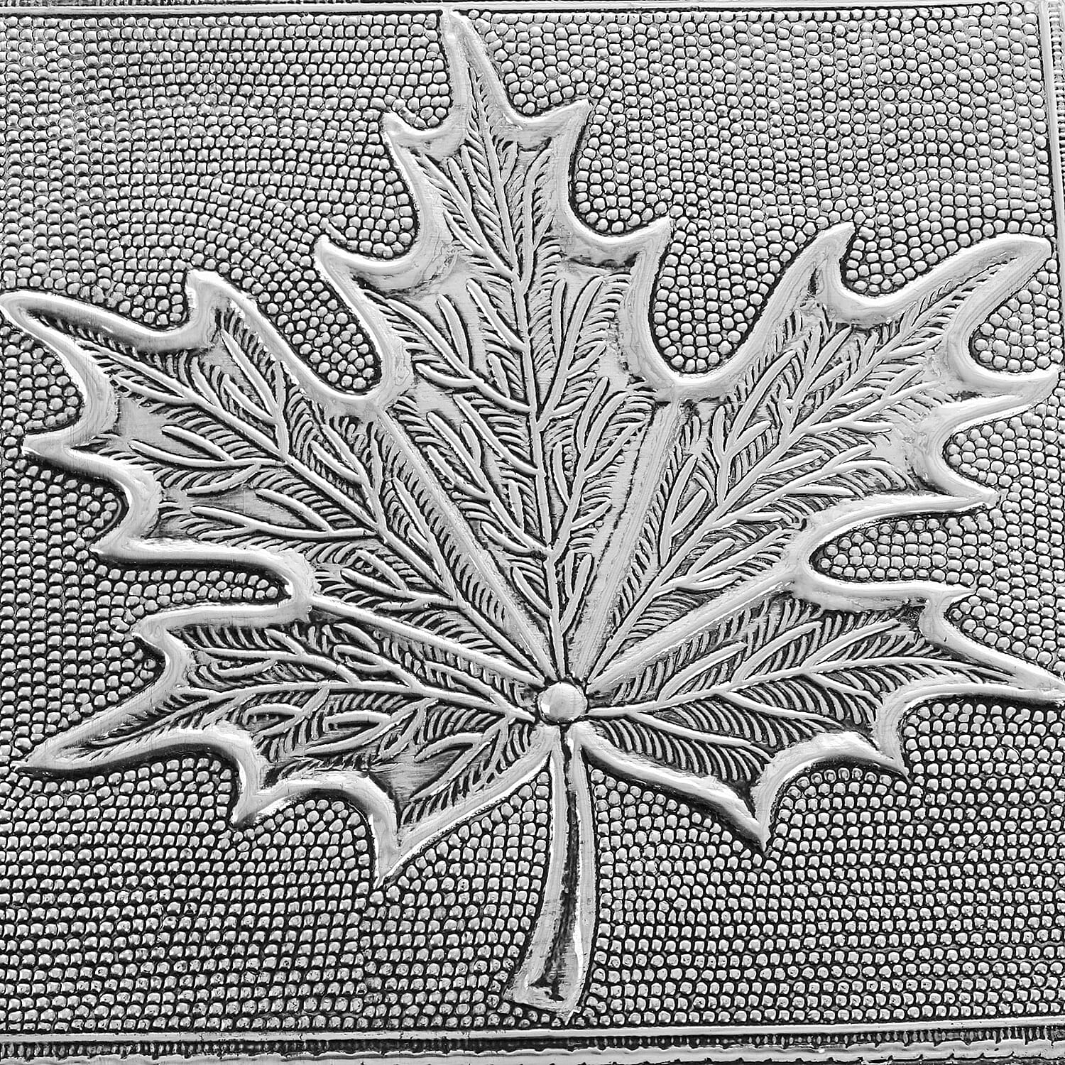 Portable Maple Leaf Pattern Jewellery Box with Tray and Maroon Velvet Lining (Size 18x12x7Cm)