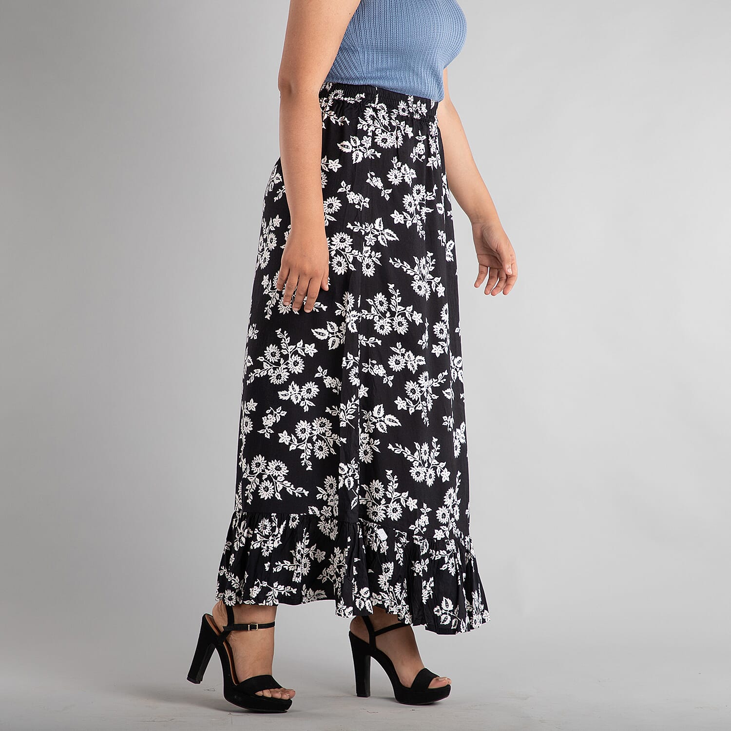 TAMSY 100% Viscose White Floral Pattern Skirt (Size 10) - Black