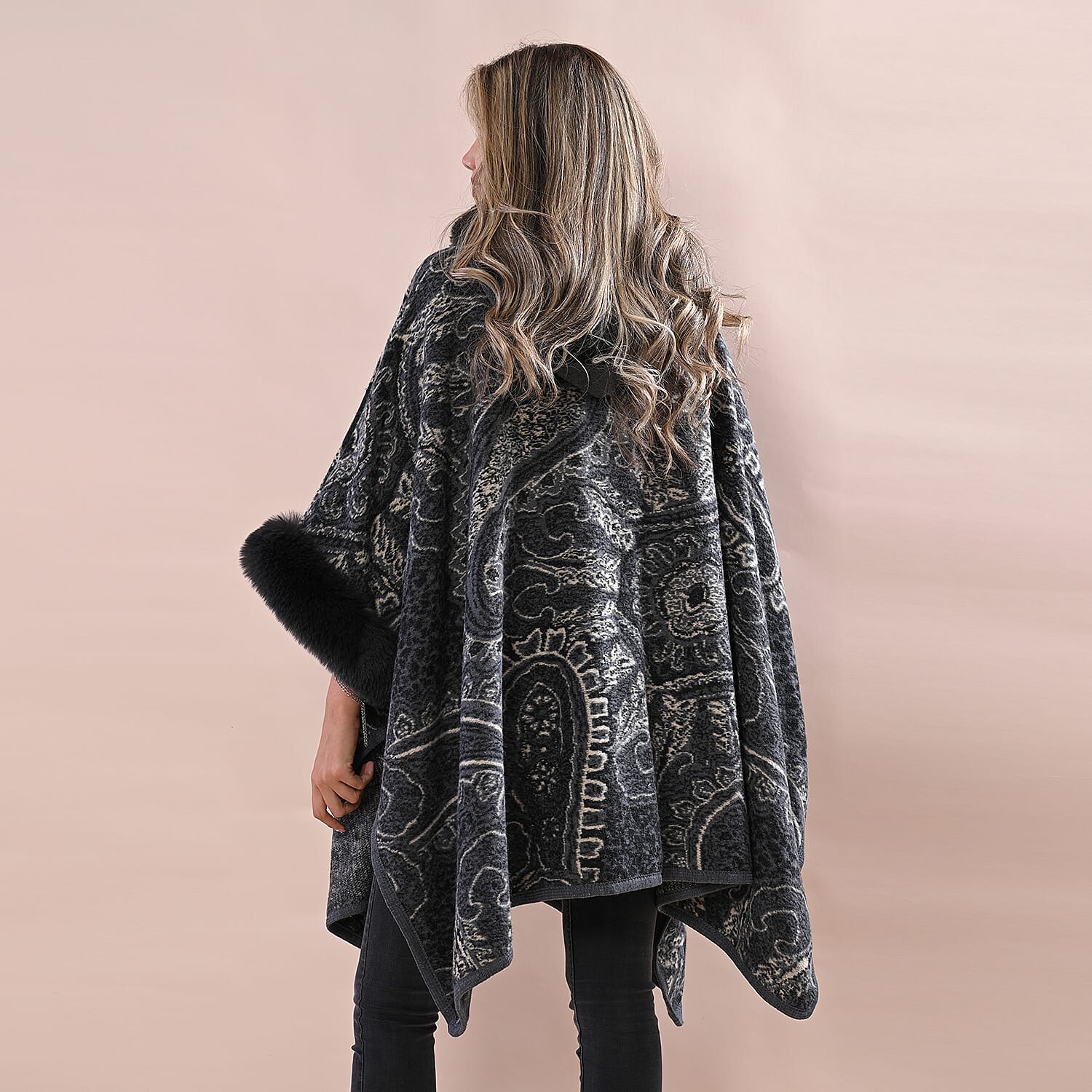 LA MAREY Cashew Flower Pattern Faux Fur Cape - Gray