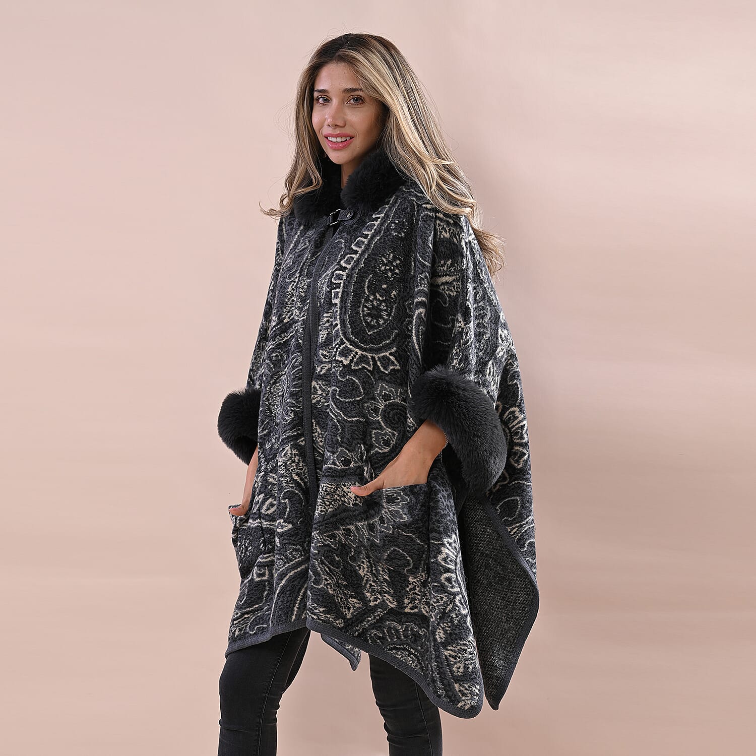 LA MAREY Cashew Flower Pattern Faux Fur Cape - Gray