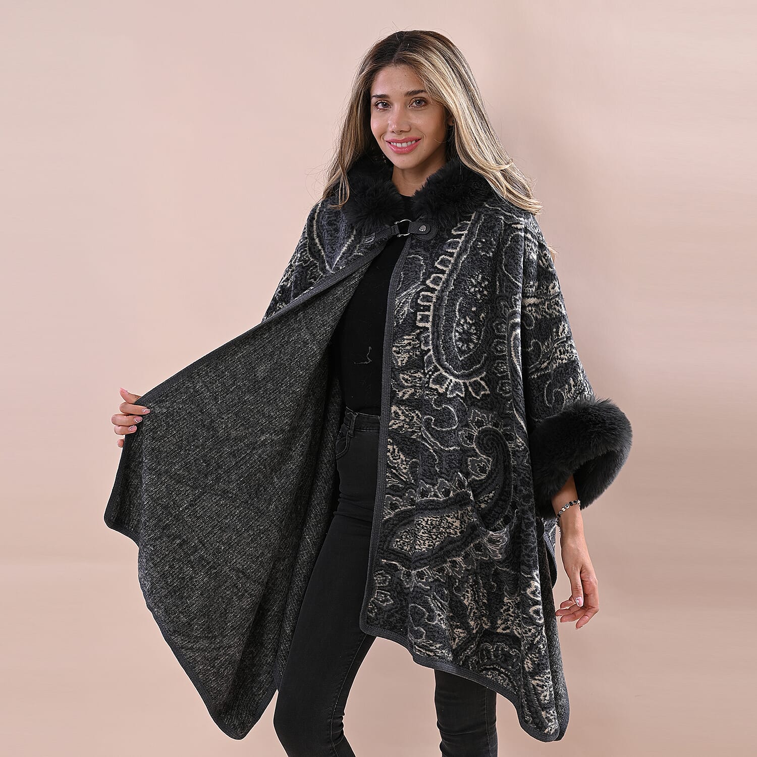 LA MAREY Cashew Flower Pattern Faux Fur Cape - Gray