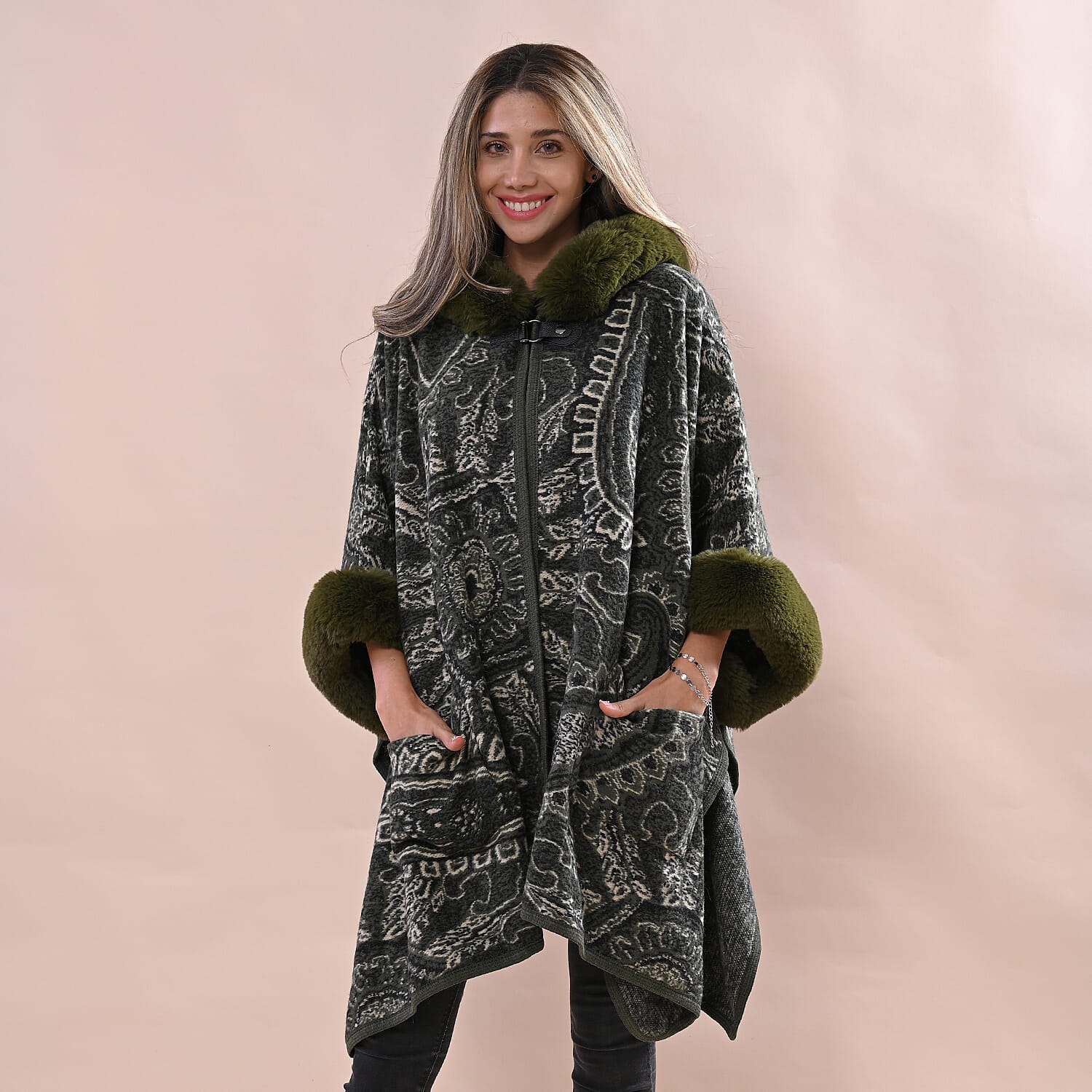 LA MAREY Cashew Flower Pattern Faux Fur Cape (Size Free; Length = 75 Cm) - Green