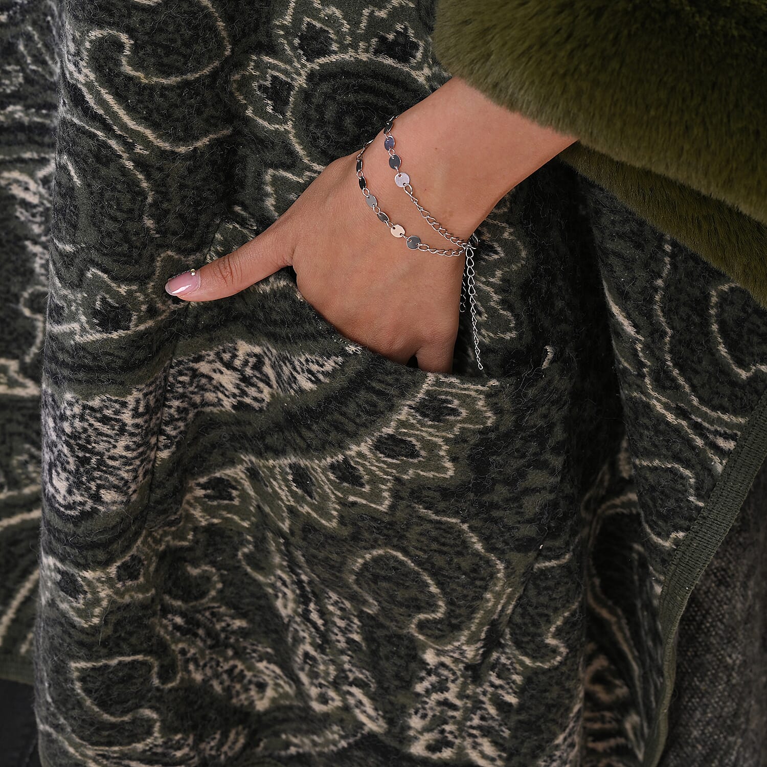 LA MAREY Cashew Flower Pattern Faux Fur Cape (Size Free; Length = 75 Cm) - Green