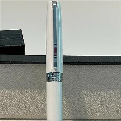 Azarine Snow Fountain Pen with Snap Closure - White