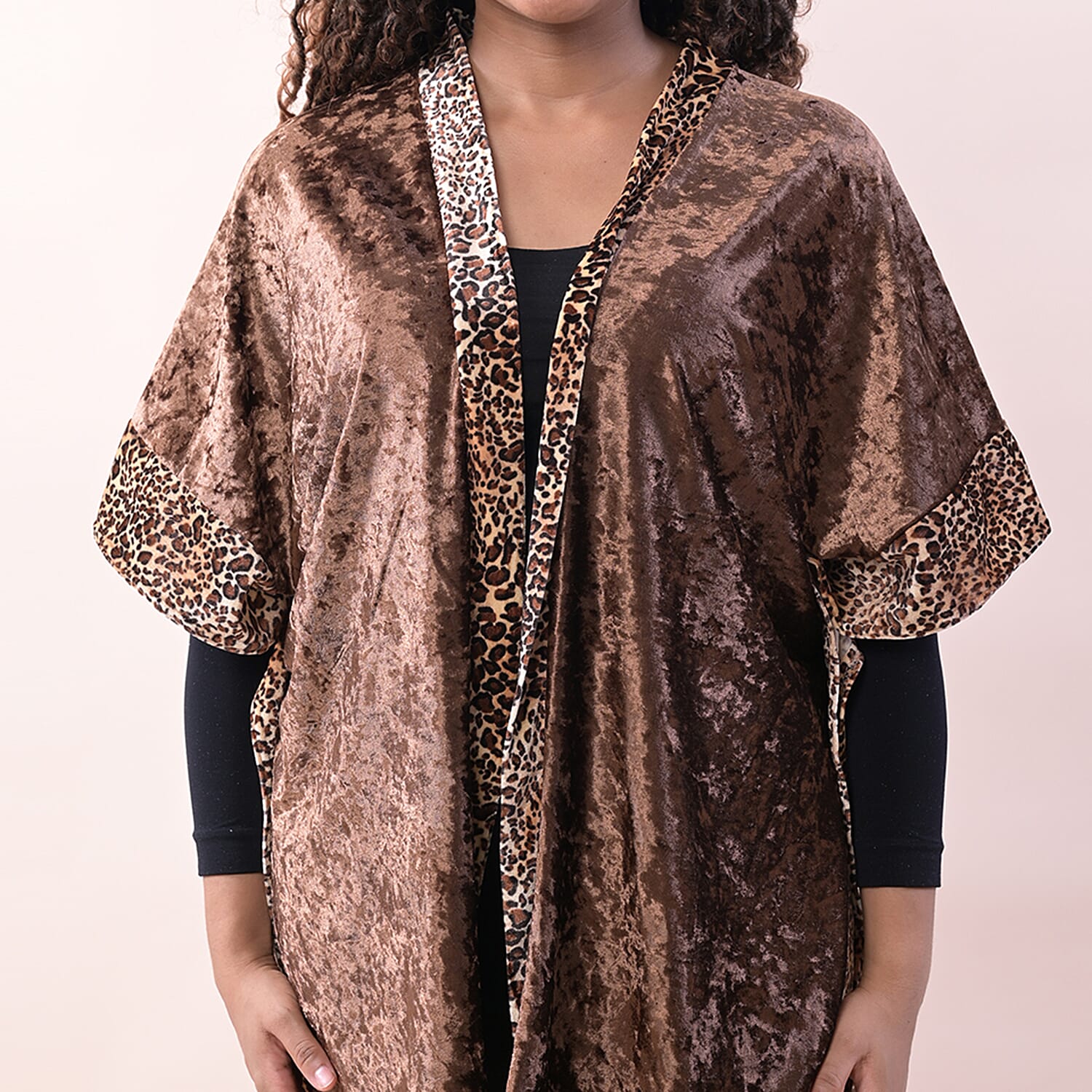 TAMSY Velvet Kimono with Leopard Print Border (Size 75x70 Cm) - Brown