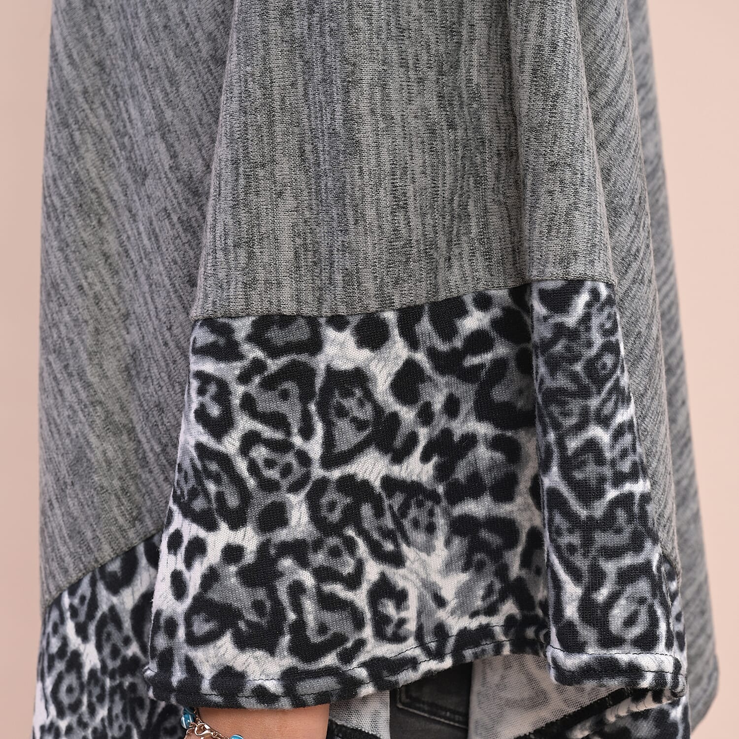 Knitted Poncho with Leopard Print Border (Size 75x80 Cm) - Grey