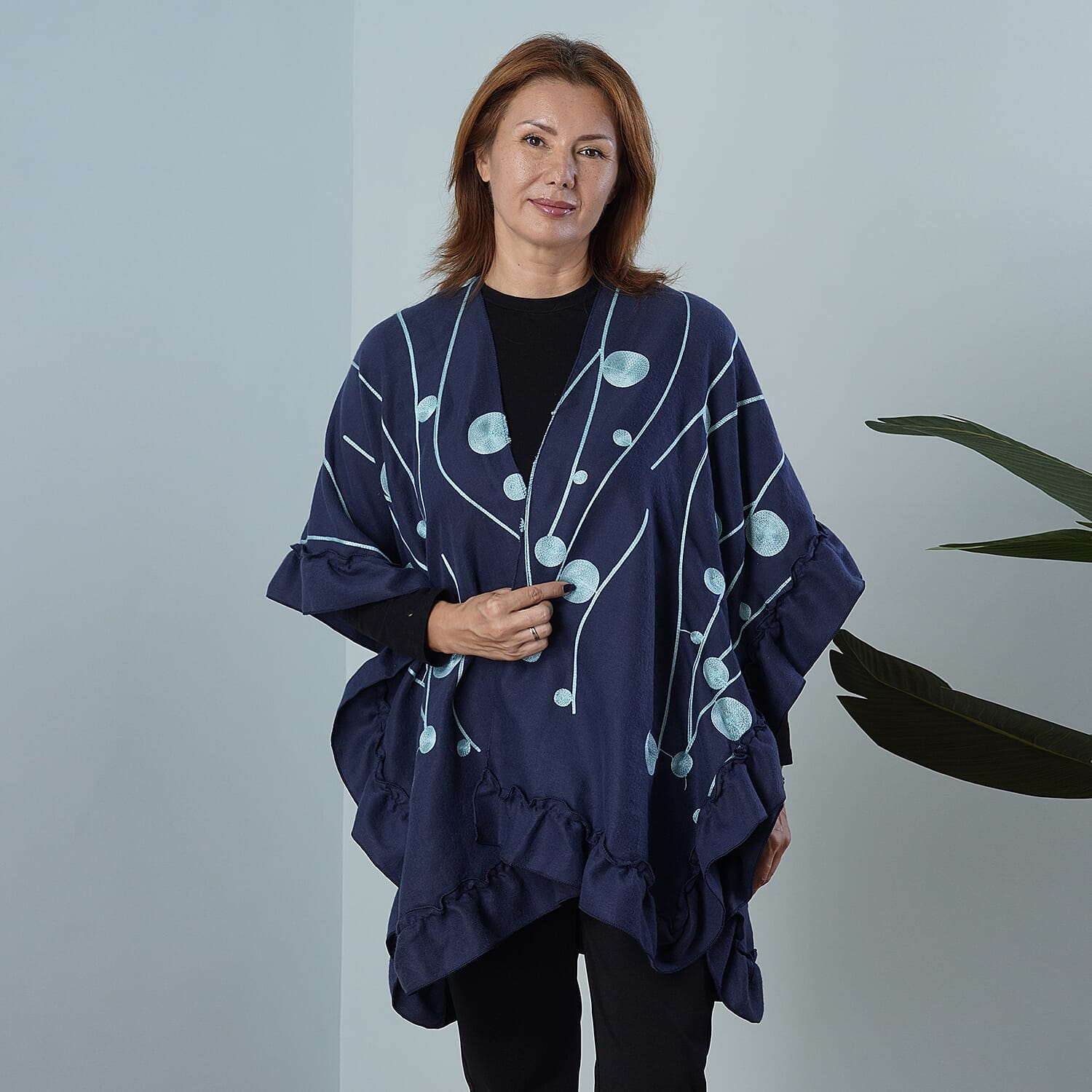 TAMSY Circular and Line Embroidered Kimono (Size 95x83 Cm) - Navy & Green