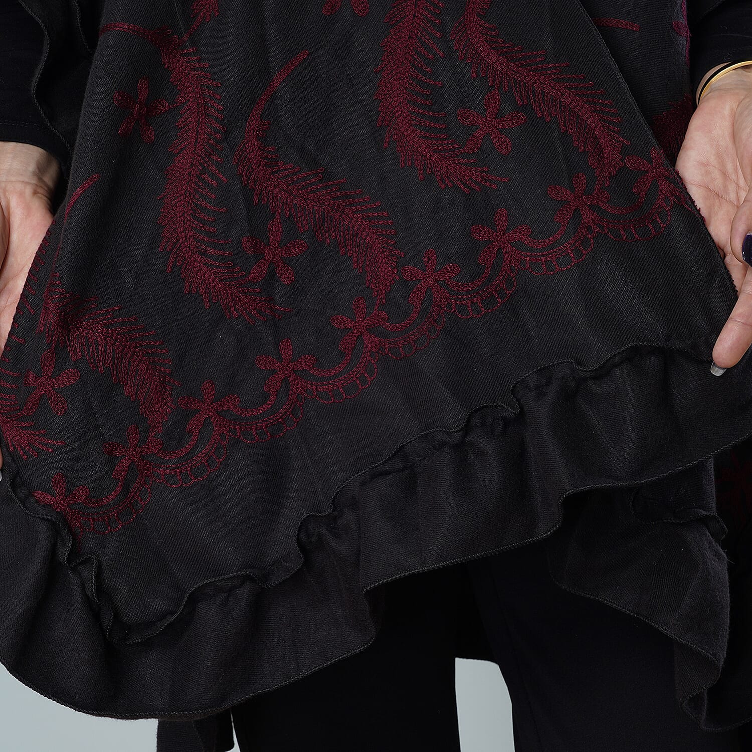 TAMSY Feather and Floral Embroidered Kimono (Size 95x83 Cm) - Black - Red