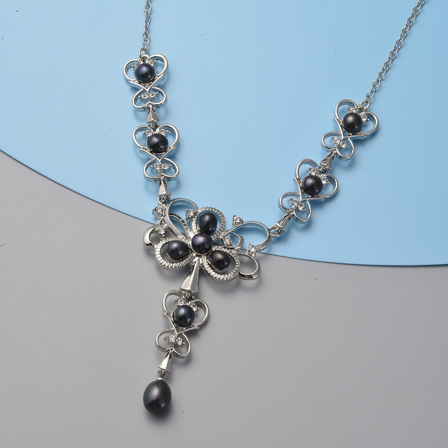 Freshwater Peacock Pearl and White Austrian Crystal Necklace (Size 20) in Silver Tone