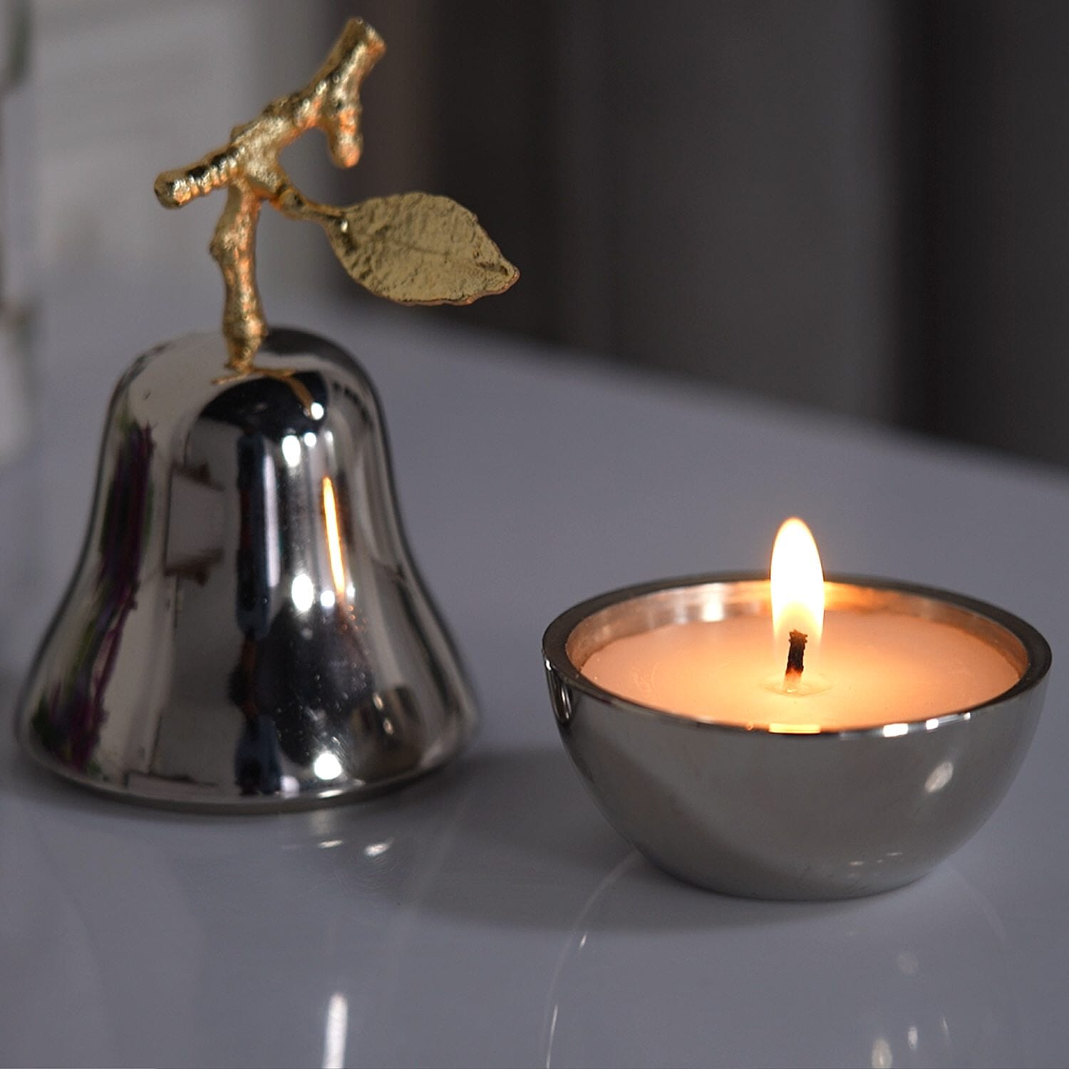 Doorbuster - Pear Shaped Candle Holder in Silver Finish Filled with Vanilla Wax (12x7 Cm)