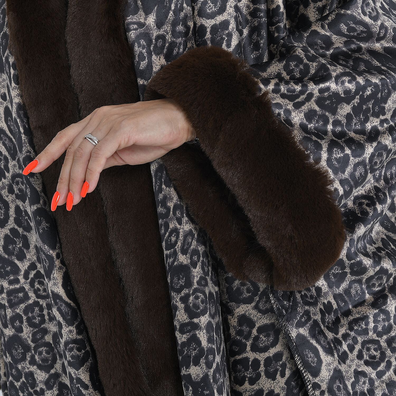 TAMSY Leopard Printed Double Layer Faux Fur Kimono (Size 142x73 Cm) - Brown