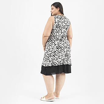 https://tjcuk.sirv.com/Products/70/1/7013707/Tamsy-Printed-Reversible-Dress-(Size-XXL24-26)-White_7013707_1.jpg?w=342&h=342