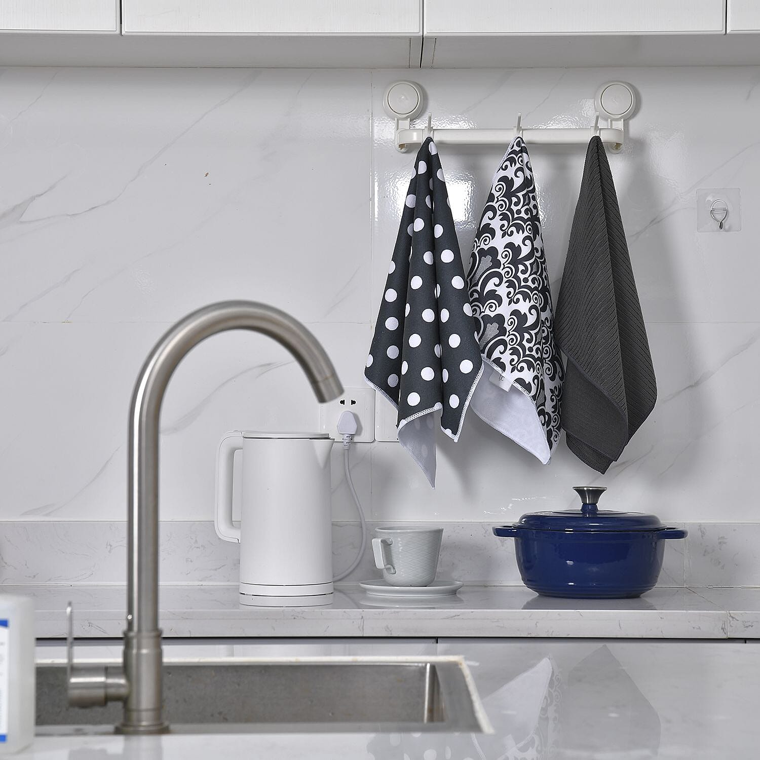 Set of 3 - Microfiber Damask Pattern Kitchen Towels (Size 60x40 Cm) - Black & Multi