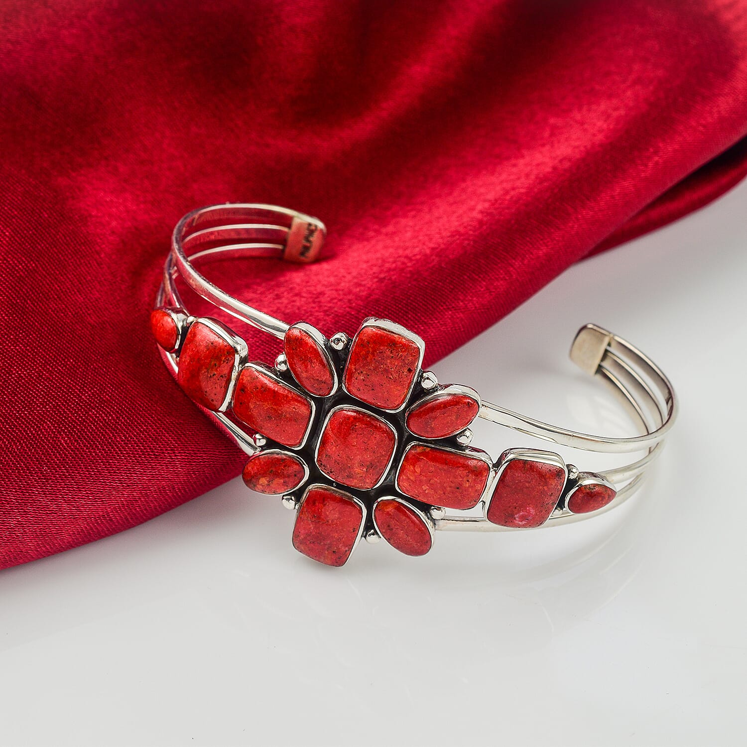 Santa Fe Collection - Red Spiny Oyster Shell Cuff Bangle (Size 6.5) in Sterling Silver 15.00 Ct, Silver Wt.20.00 Gms